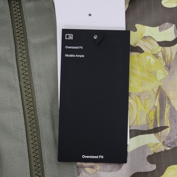 Nike Women's Crop Top Jacket Size Med Camo Khaki F/Z Lightweight Oversized Fit - Picture 8 of 9